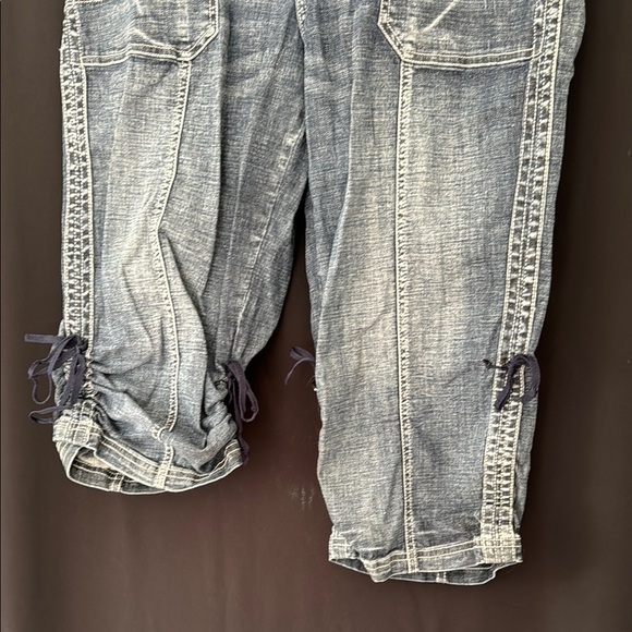 Cute Stylish Blue Denim Capris, size 10 - Picture 3 of 8